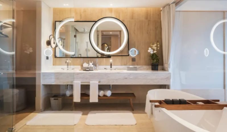 Deluxe Sea View Suite - Bathroom